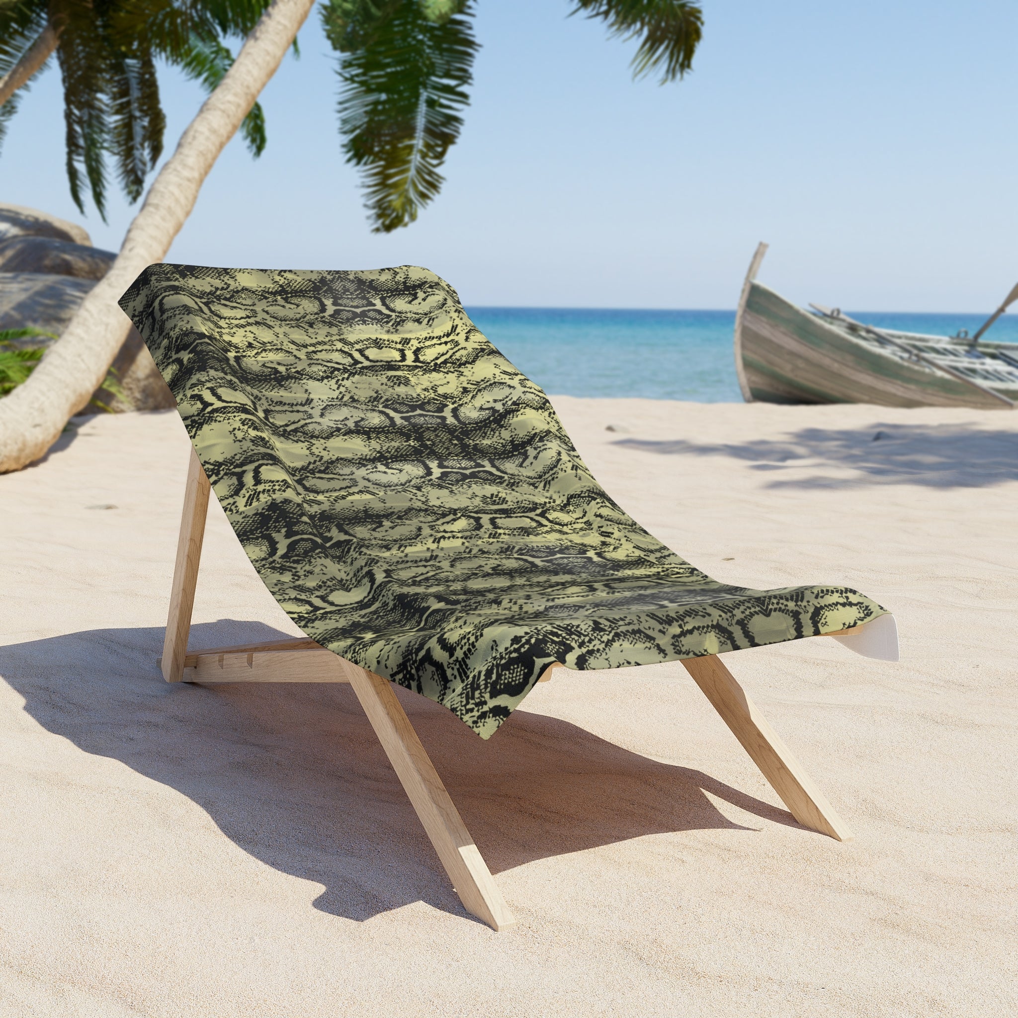 Stylish Python Print Beach Towel - Perfect for Summer Vacations and Poolside Relaxation